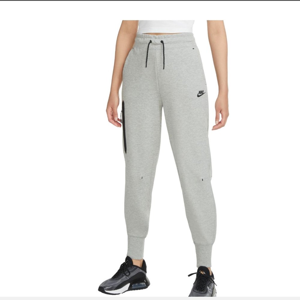 Nike Sportswear Tech Fleece - Women's Large - Gray - NWT!